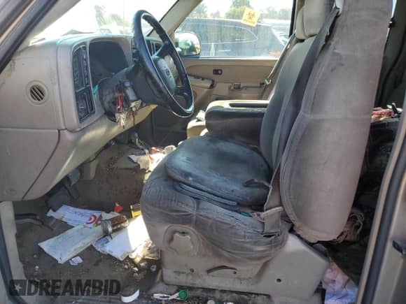 2001 Chevrolet Silverado 1500 LS z VIN 1GCEK19T81E123004, wystawiony jako Copart lot #90468215 z przebiegiem Nie podano mil oraz Czysty tytuł • Clean title. Historia ofert i sprzedaży dostępna na DreamBid. Obrazek 7.