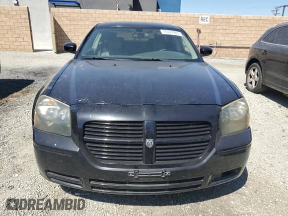 2005 Dodge Magnum SE with VIN 2D4FV48V15H617660, listed as a Copart auction lot 70591935 with 161,212 mi miles and Clean title. Bid and sale history available at DreamBid. Image 5.