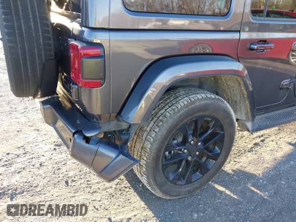 2021 Jeep Wrangler Unlimited Sahara Altitude z VIN 1C4HJXEN9MW535425, wystawiony jako IAAI lot #41469224 z przebiegiem 51 694 mil mil oraz . Historia ofert i sprzedaży dostępna na DreamBid. Obrazek 19.