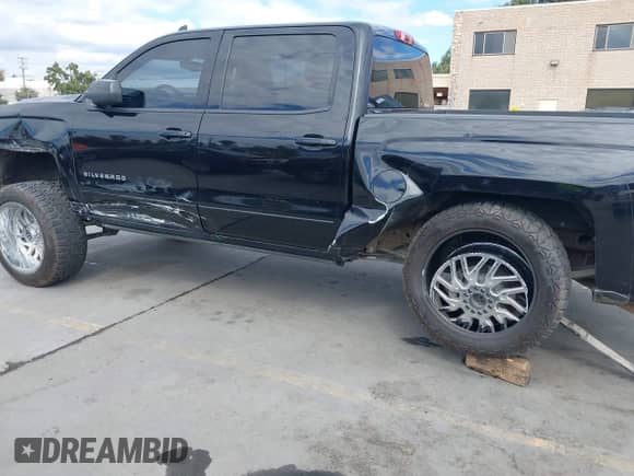 2018 Chevrolet Silverado 1500 LT with VIN 3GCUKRECXJG264567, listed as a IAAI auction lot 43422265 with 83,551 mi miles and . Bid and sale history available at DreamBid. Image 6.