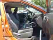 2013 Hyundai Veloster w/Black Int z VIN KMHTC6AD8DU175373, wystawiony jako IAAI lot #42567057 z przebiegiem 141 693 mil mil oraz . Historia ofert i sprzedaży dostępna na DreamBid. Obrazek 5.