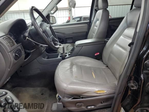 2005 Ford Explorer XLT с VIN 1FMZU63W95UA22055, выставлен на аукционе Copart как лот 69892205 с пробегом 238 712 миль миль и Списание • Salvage title. История ставок и продаж доступна на DreamBid. Изображение 7.