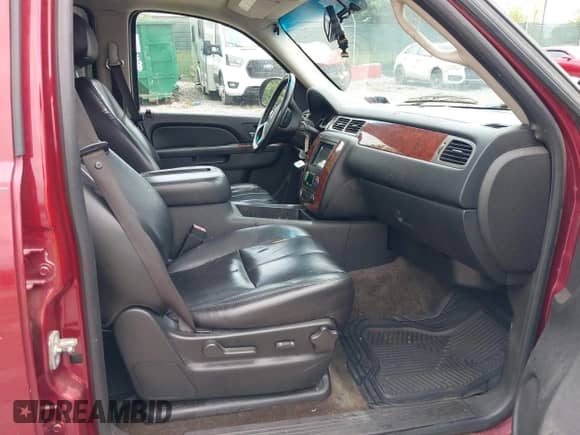 2010 Chevrolet Suburban LT z VIN 1GNUKJE31AR129860, wystawiony jako IAAI lot #42376828 z przebiegiem Nie podano mil oraz . Historia ofert i sprzedaży dostępna na DreamBid. Obrazek 5.