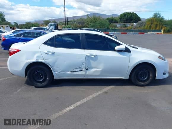 2019 Toyota Corolla L z VIN 5YFBURHE0KP903078, wystawiony jako IAAI lot #43108347 z przebiegiem 59 990 mil mil oraz . Historia ofert i sprzedaży dostępna na DreamBid. Obrazek 13.