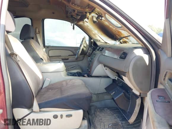 2008 Chevrolet Silverado 2500HD LTZ z VIN 1GCHK23678F212881, wystawiony jako IAAI lot #43262858 z przebiegiem Nie podano mil oraz . Historia ofert i sprzedaży dostępna na DreamBid. Obrazek 5.