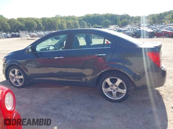 2015 Chevrolet Sonic LTZ с VIN 1G1JE5SB0F4104919, выставлен на аукционе IAAI как лот 43424804 с пробегом 94 365 миль миль и . История ставок и продаж доступна на DreamBid. Изображение 15.
