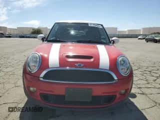 2011 MINI Hardtop S with VIN WMWSV3C50BTY12562, listed as a Copart auction lot 61183425 with 125,126 mi miles and Salvage title. Bid and sale history available at DreamBid. Image 5.