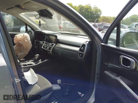 2022 Kia Sorento LX with VIN 5XYRGDLC9NG127413, listed as a IAAI auction lot 42922165 with 36,155 mi miles and . Bid and sale history available at DreamBid. Image 5.