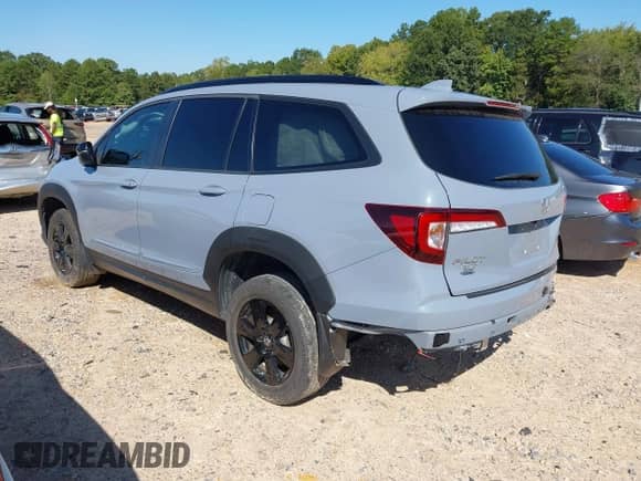 2022 Honda Pilot TrailSport with VIN 5FNYF6H82NB081283, listed as a IAAI auction lot 43163408 with 37,827 mi miles and . Bid and sale history available at DreamBid. Image 3.