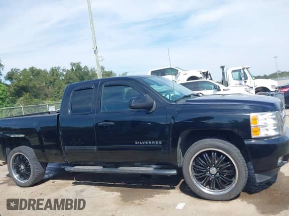 2011 Chevrolet Silverado 1500 LTZ with VIN 1GCRCTE06BZ327185, listed as a IAAI auction lot 43294145 with 90,576 mi miles and . Bid and sale history available at DreamBid. Image 13.