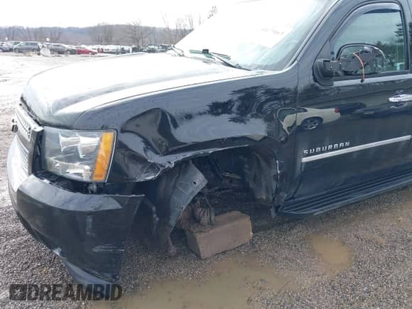 2014 Chevrolet Suburban LTZ с VIN 1GNSKKE73ER141451, выставлен на аукционе IAAI как лот 41479463 с пробегом 127 876 миль миль и . История ставок и продаж доступна на DreamBid. Изображение 6.