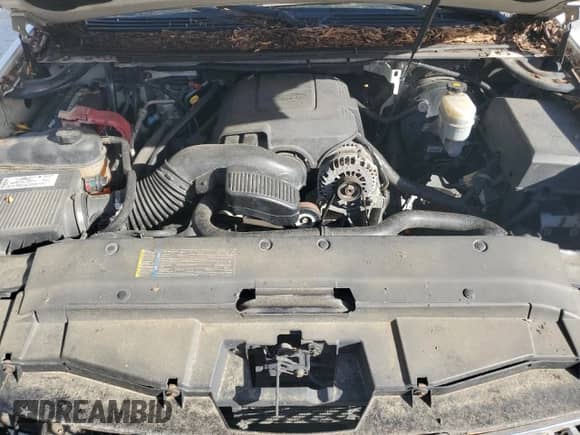 2008 Chevrolet Suburban with VIN 3GNFK18358G138370, listed as a Copart auction lot 76230344 with 303,788 mi miles and Clean title. Bid and sale history available at DreamBid. Image 12.