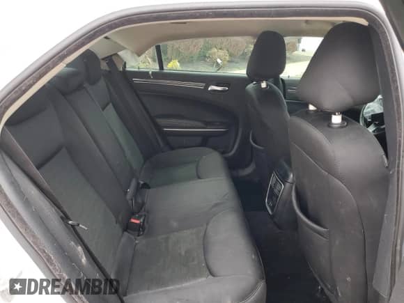 2020 Chrysler 300 Touring с VIN 2C3CCAAGXLH128336, выставлен на аукционе Copart как лот 51524345 с пробегом 81 132 миль миль и На запчасти • Non repairable. История ставок и продаж доступна на DreamBid. Изображение 10.