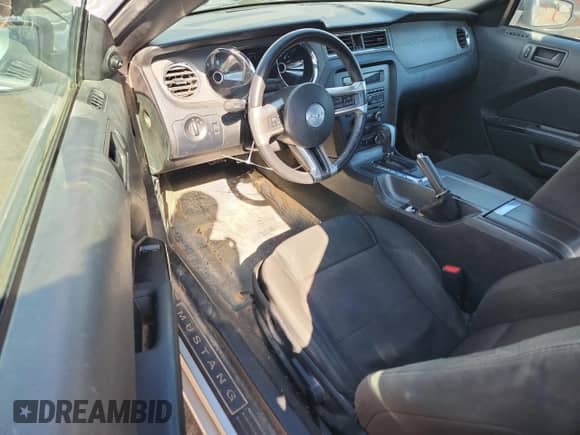 2014 Ford Mustang V6 with VIN 1ZVBP8AM9E5284319, listed as a Copart auction lot 72055935 with 140,737 mi miles and Salvage title. Bid and sale history available at DreamBid. Image 8.