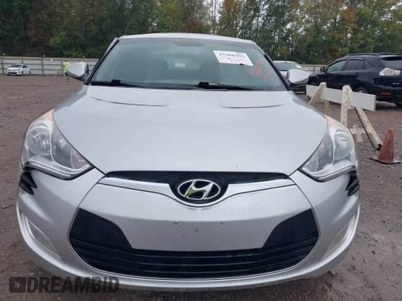 2013 Hyundai Veloster w/Black Int z VIN KMHTC6AD8DU094583, wystawiony jako IAAI lot #43366392 z przebiegiem 135 081 mil mil oraz . Historia ofert i sprzedaży dostępna na DreamBid. Obrazek 6.