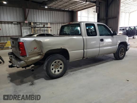 2006 Chevrolet Silverado 1500 LT1 with VIN 1GCEK19V96Z201517, listed as a Copart auction lot 63828605 with 382,779 mi miles and Clean title. Bid and sale history available at DreamBid. Image 3.