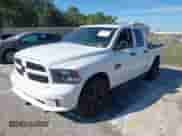 2019 Ram 1500 Tradesman z VIN 1C6RR6FGXKS555623, wystawiony jako IAAI lot #43311577 z przebiegiem 211 644 mil mil oraz . Historia ofert i sprzedaży dostępna na DreamBid. Obrazek 2.