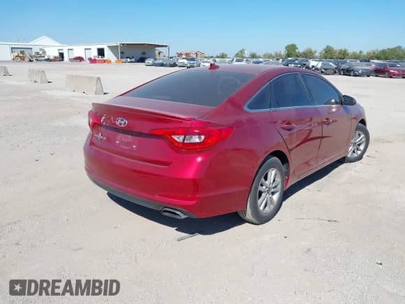 2015 Hyundai Sonata SE with VIN 5NPE24AF0FH122184, listed as a IAAI auction lot 43460793 with 123,865 mi miles and . Bid and sale history available at DreamBid. Image 4.