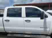 2015 Chevrolet Silverado 2500HD Work Truck z VIN 1GC1KUEG2FF175111, wystawiony jako IAAI lot #42463097 z przebiegiem 245 542 mil mil oraz . Historia ofert i sprzedaży dostępna na DreamBid. Obrazek 13.