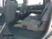 2017 Toyota Tundra SR5 z VIN 5TFDY5F18HX616846, wystawiony jako IAAI lot #42086463 z przebiegiem 225 892 mil mil oraz . Historia ofert i sprzedaży dostępna na DreamBid. Obrazek 8.