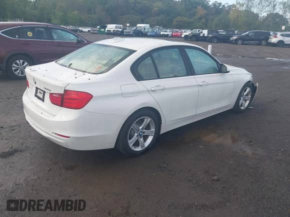 2013 BMW 3 Series 328i xDrive с VIN WBA3B5C54DF591140, выставлен на аукционе IAAI как лот 43298208 с пробегом 125 764 миль миль и . История ставок и продаж доступна на DreamBid. Изображение 4.