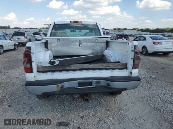2004 Chevrolet Silverado 1500 Work Truck with VIN 1GCEC19Z74Z276603, listed as a Copart auction lot 70582324 with 211,118 mi miles and Salvage title. Bid and sale history available at DreamBid. Image 6.