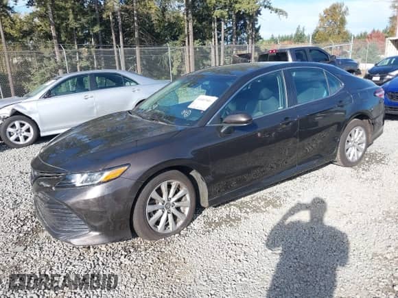 2019 Toyota Camry SE z VIN 4T1B11HK3KU188960, wystawiony jako IAAI lot #43407403 z przebiegiem 97 496 mil mil oraz . Historia ofert i sprzedaży dostępna na DreamBid. Obrazek 2.