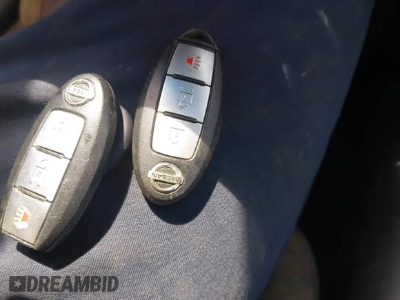 2015 Nissan Pathfinder SL with VIN 5N1AR2MM1FC635119, listed as a IAAI auction lot 43189530 with 179,625 mi miles and . Bid and sale history available at DreamBid. Image 11.