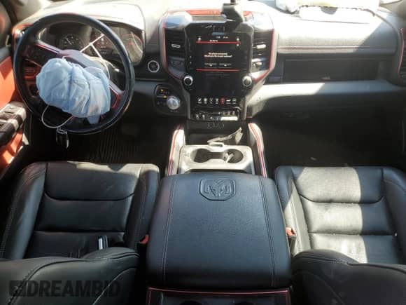 2020 Ram 1500 Rebel z VIN 1C6SRFLT0LN233317, wystawiony jako Copart lot #70363135 z przebiegiem 124 850 mil mil oraz Szkoda całkowita • Salvage title. Historia ofert i sprzedaży dostępna na DreamBid. Obrazek 8.