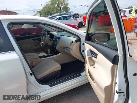 2015 Nissan Altima S z VIN 1N4AL3AP4FC130031, wystawiony jako IAAI lot #43180144 z przebiegiem 147 298 mil mil oraz . Historia ofert i sprzedaży dostępna na DreamBid. Obrazek 5.