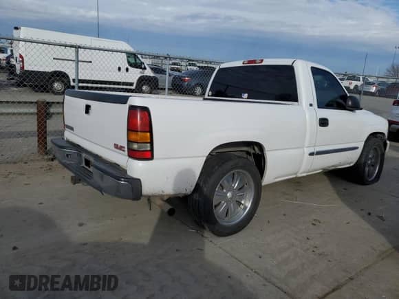 2005 GMC Sierra 1500 Work Truck with VIN 1GTEC14V45Z226490, listed as a Copart auction lot 45606305 with 205,203 mi miles and Salvage title. Bid and sale history available at DreamBid. Image 3.