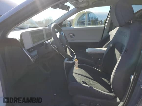 2023 Hyundai Ioniq 5 SE с VIN KM8KMDAF7PU136552, выставлен на аукционе Copart как лот 47830223 с пробегом 7 676 миль миль и . История ставок и продаж доступна на DreamBid. Изображение 7.