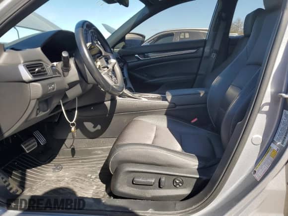 2019 Honda Accord Sport z VIN 1HGCV1F35KA101832, wystawiony jako Copart lot #84017565 z przebiegiem 61 862 mil mil oraz Szkoda całkowita • Salvage title. Historia ofert i sprzedaży dostępna na DreamBid. Obrazek 7.