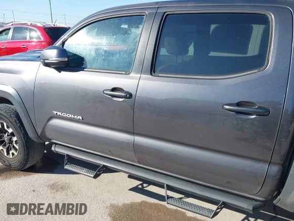 2017 Toyota Tacoma TRD Off Road z VIN 5TFAZ5CN9HX033838, wystawiony jako IAAI lot #43364641 z przebiegiem 196 091 mil mil oraz . Historia ofert i sprzedaży dostępna na DreamBid. Obrazek 13.