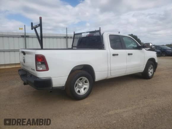 2024 Ram 1500 Tradesman z VIN 1C6RRFCG9RN210418, wystawiony jako Copart lot #82068735 z przebiegiem 71 590 mil mil oraz Szkoda całkowita • Salvage title. Historia ofert i sprzedaży dostępna na DreamBid. Obrazek 3.