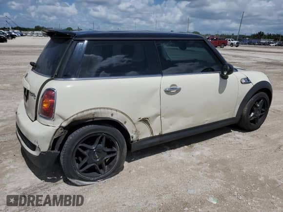2009 MINI Hardtop S with VIN WMWMF73569TW87834, listed as a Copart auction lot 60362395 with 52,448 mi miles and Salvage title. Bid and sale history available at DreamBid. Image 3.