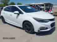 2017 Chevrolet Cruze LT z VIN 3G1BE6SM1HS532593, wystawiony jako IAAI lot #43011740 z przebiegiem 127 480 mil mil oraz . Historia ofert i sprzedaży dostępna na DreamBid. Obrazek 1.