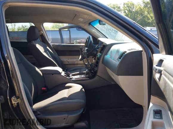 2006 Chrysler 300 with VIN 2C3KA43R96H274524, listed as a IAAI auction lot 42592121 with 172,717 mi miles and . Bid and sale history available at DreamBid. Image 5.