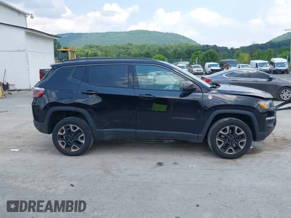 2018 Jeep Compass Trailhawk z VIN 3C4NJDDB1JT451464, wystawiony jako IAAI lot #42674943 z przebiegiem 114 704 mil mil oraz . Historia ofert i sprzedaży dostępna na DreamBid. Obrazek 13.