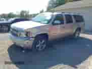 2009 Chevrolet Suburban LTZ z VIN 1GNFK363X9R189568, wystawiony jako IAAI lot #43251361 z przebiegiem 214 783 mil mil oraz . Historia ofert i sprzedaży dostępna na DreamBid. Obrazek 2.