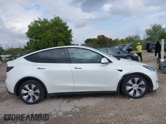 2022 Tesla Model Y Long Range z VIN 7SAYGDEE8NF441090, wystawiony jako IAAI lot #43139344 z przebiegiem 37 850 mil mil oraz . Historia ofert i sprzedaży dostępna na DreamBid. Obrazek 13.