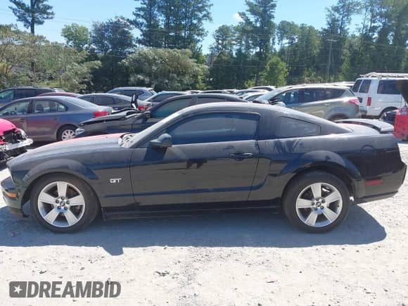2007 Ford Mustang GT Deluxe с VIN 1ZVHT82H775304514, выставлен на аукционе IAAI как лот 43080644 с пробегом 221 004 миль миль и . История ставок и продаж доступна на DreamBid. Изображение 14.