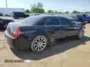 2007 Chrysler 300 C SRT-8 z VIN 2C3LA73W07H719942, wystawiony jako Copart lot #63219975 z przebiegiem Nie podano mil oraz Czysty tytuł • Clean title. Historia ofert i sprzedaży dostępna na DreamBid. Obrazek 3.