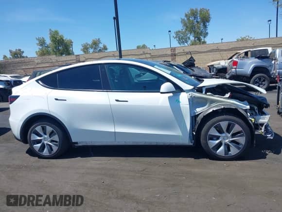2022 Tesla Model Y Long Range z VIN 7SAYGDEE3NF363270, wystawiony jako IAAI lot #42708934 z przebiegiem 39 994 mil mil oraz . Historia ofert i sprzedaży dostępna na DreamBid. Obrazek 14.