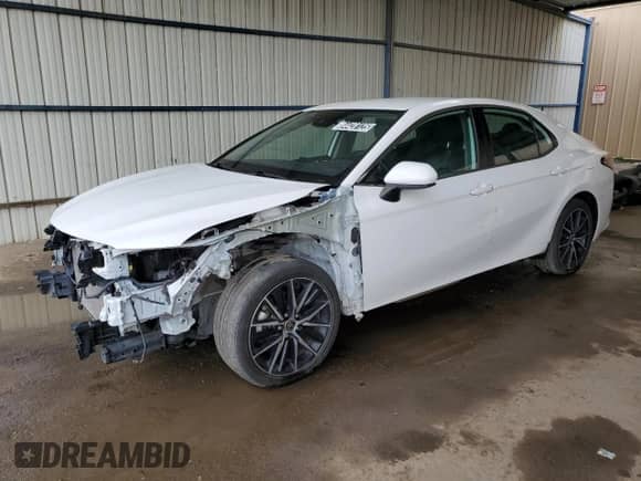 2021 Toyota Camry SE z VIN 4T1G11AK5MU427783, wystawiony jako Copart lot #84428125 z przebiegiem 72 177 mil mil oraz Czysty tytuł • Clean title. Historia ofert i sprzedaży dostępna na DreamBid. Obrazek 1.