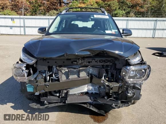 2023 Hyundai Venue SEL with VIN KMHRC8A30PU256269, listed as a Copart auction lot 70514223 with 4,996 mi miles and . Bid and sale history available at DreamBid. Image 5.