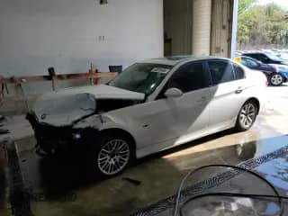 2007 BMW 3 Series 328xi z VIN WBAVC73577KP33915, wystawiony jako Copart lot #53818485 z przebiegiem Nie podano mil oraz Szkoda całkowita • Salvage title. Historia ofert i sprzedaży dostępna na DreamBid. Obrazek 1.