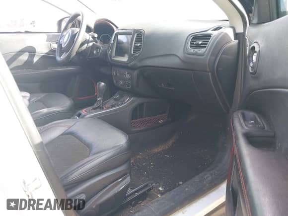 2021 Jeep Compass Trailhawk z VIN 3C4NJDDB2MT589180, wystawiony jako IAAI lot #43402223 z przebiegiem 76 756 mil mil oraz . Historia ofert i sprzedaży dostępna na DreamBid. Obrazek 5.