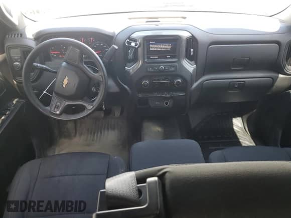 2020 Chevrolet Silverado 1500 Work Truck z VIN 1GCRWAEH2LZ159743, wystawiony jako Copart lot #61924815 z przebiegiem 128 383 mil mil oraz Szkoda całkowita • Salvage title. Historia ofert i sprzedaży dostępna na DreamBid. Obrazek 8.