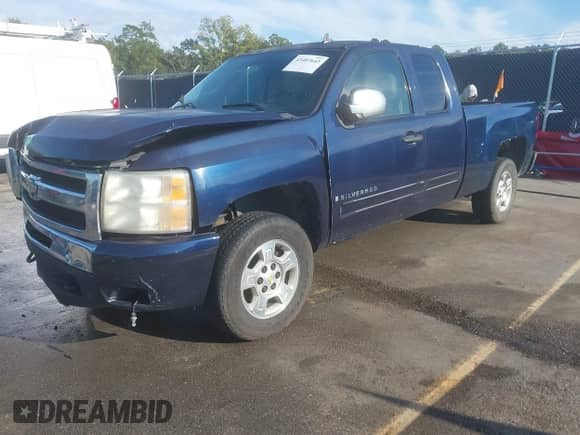 2009 Chevrolet Silverado 1500 LT z VIN 1GCEC29039Z116068, wystawiony jako IAAI lot #43407643 z przebiegiem 246 932 mil mil oraz . Historia ofert i sprzedaży dostępna na DreamBid. Obrazek 2.